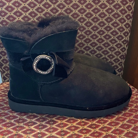 UGG Boots - Picture 1 of 10